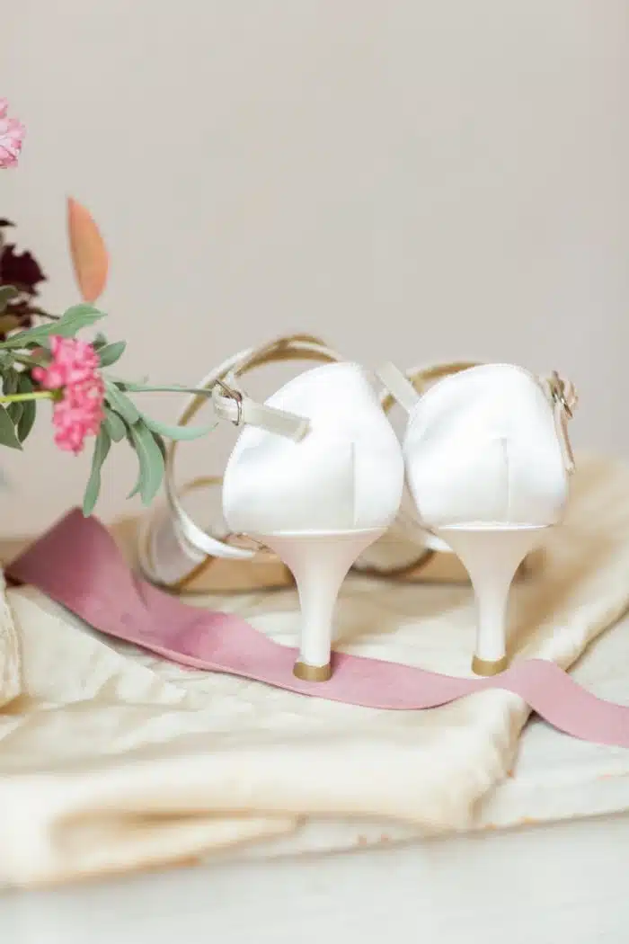 Weiße Brautschuhe
