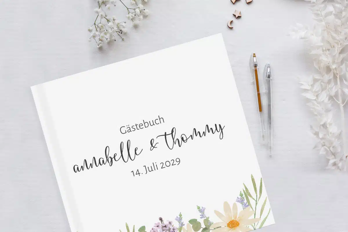 Hochzeitsspiele - Ideen für Spiele zur Hochzeit: Gästebuch mit bunten Blumen von Hochzeitsplaza Kartenshop