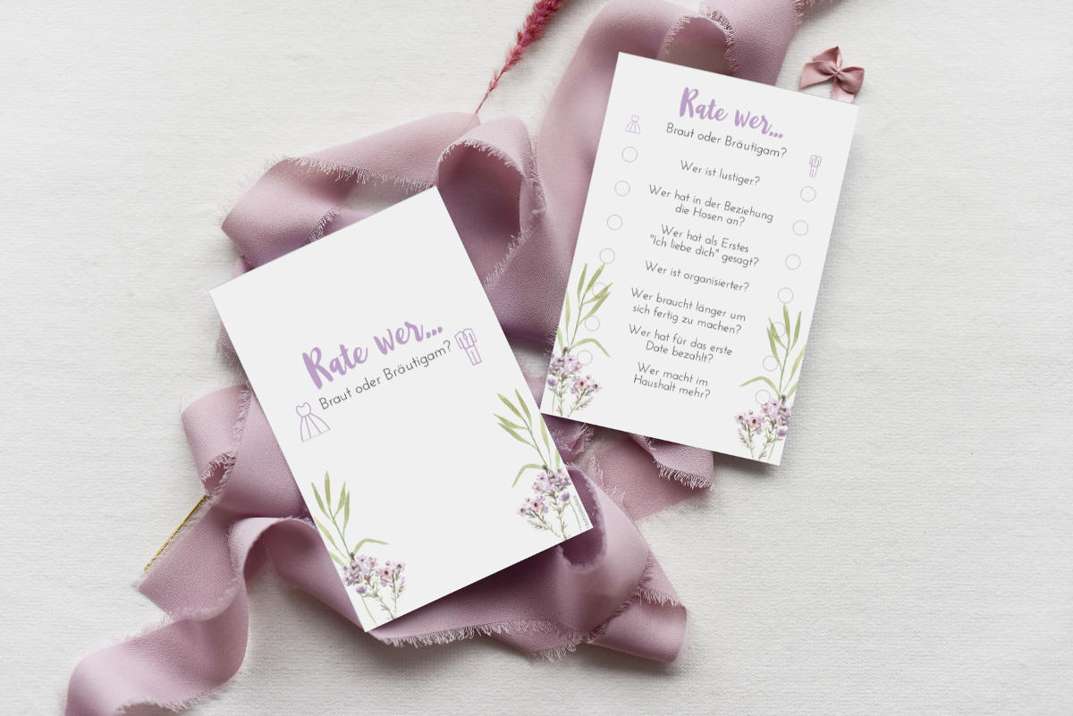Hochzeitsspiele - Ideen für Spiele zur Hochzeit: Hochzeitsquiz rate wer mit lila Blüten von Hochzeitsplaza Kartenshop
