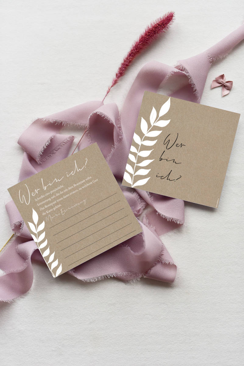 Hochzeitsspiele - Ideen für Spiele zur Hochzeit: "Wer bin ich?" Karte aus Kraftpapier von Hochzeitsplaza Kartenshop